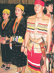 malaysia borneo festival - Lun Bawang traditional attire