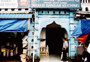 mosque_entry.jpg (18835 bytes)