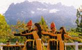 Dusun/Kadazan dancers